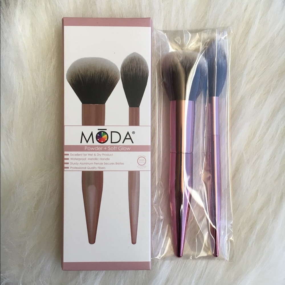 NEE Moda brushes- powder and soft glow kit
